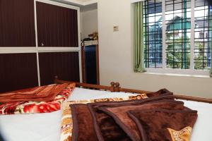 Giường trong phòng chung tại GEE VEE Home Stay