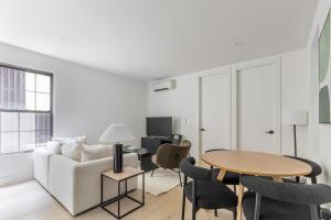 Et tv og/eller underholdning på Blueground Brooklyn Heights view nr Brooklyn Bridge NYC-1962