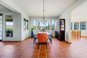 Φωτογραφία από το άλμπουμ του Villa Quenepa with Generator & Steps from the Beach σε Brenas