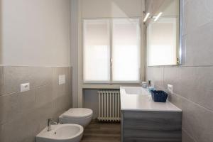 O baie la Casa Celeste