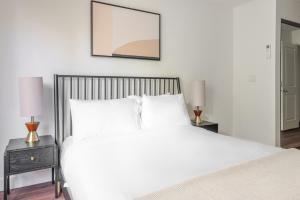 En eller flere senge i et værelse på Blueground Winchester pool nr Central Park SFO-2104 + 26 billeder