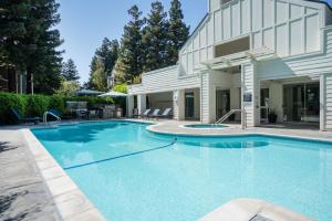 Swimmingpoolen hos eller tæt på Blueground Winchester pool nr Central Park SFO-2104