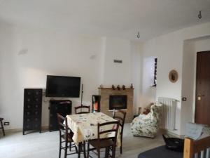 a living room with a table and chairs and a tv at Casa Roberta in Pacentro