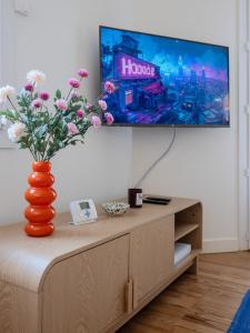 TV a/nebo společenská místnost v ubytování Le Sable & Sauge - Saint Nazaire centre ville