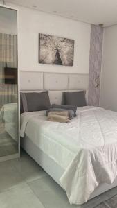 En eller flere senge i et værelse på Casa aconchegante 2 quartos