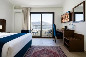 En eller flere senge i et værelse på Corner View Hotel + 47 billeder