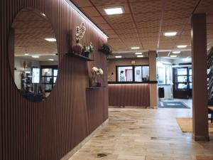 Ο χώρος του λόμπι ή της ρεσεψιόν στο Hotell Tjamstan Malå