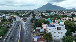 Nespecifikovaný výhled na hory nebo výhled na hory při pohledu z hotelu