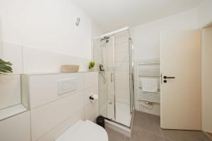 Koupelna v ubytování HYGGE HOMES - Apartment 'Lilla Lycka' + 79 fotografií