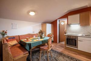 Η κουζίνα ή μικρή κουζίνα στο Ferienwohnung Dobner Schlössl +11 φωτογραφίες