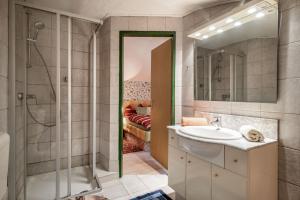 Ένα μπάνιο στο Ferienwohnung Dobner Schlössl