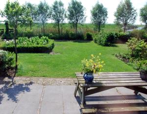 A garden outside Bed In Waterland