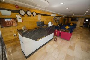 Lobbyen eller receptionen på Corner View Hotel