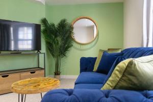 TV/trung tâm giải trí tại The Regent Luxury Pad +25 ảnh