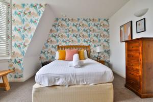 Postel nebo postele na pokoji v ubytování The Cardiff Central Pad – Stylish 2-Bed Apartment