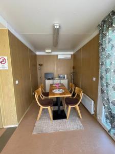 Et opholdsområde på LakePark Apartman