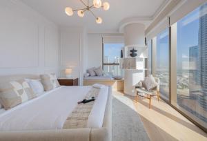 Postel nebo postele na pokoji v ubytování EDEN'S Homes & Villas - Boulevard Point + 100 fotografií