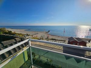 a view of the beach from the balcony of a house at Strandoase Sierksdorf Strandoase Sonnenbucht in Hansaland