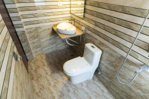 Koupelna v ubytování Maitreya Homestay + 25 fotografií