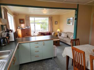 Køkken eller tekøkken på Esplanade Escape Classic Coastal Cottage