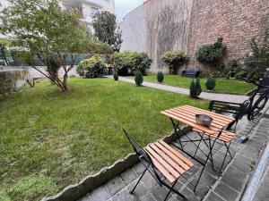 Κήπος έξω από το Elegant two-room apartment with garden, 10 min from La Défense