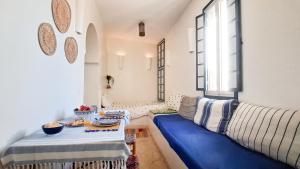 Et opholdsområde på Maison Médina, terrasse panoramique, vue mer