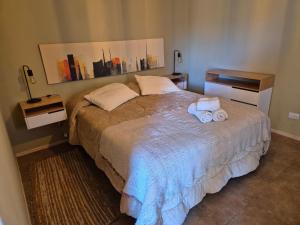 En eller flere senge i et værelse på La Insolente