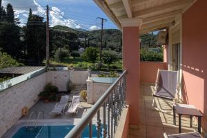 Nespecifikovaný výhled na hory nebo výhled na hory při pohledu z prázdninového domu