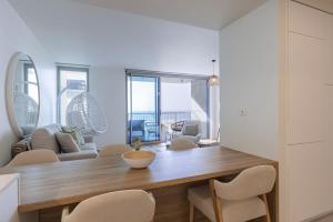 Et opholdsområde på Ocean View Luxury Bayline Apartment