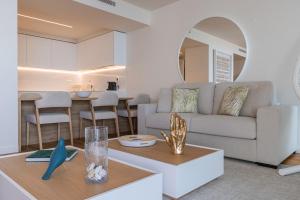 Et opholdsområde på Ocean View Luxury Bayline Apartment