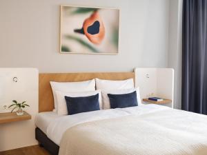 En eller flere senge i et værelse på Numa Berlin Kudamm