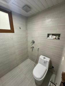 Phòng tắm tại شقق رويال الخبر للشقق المخدومة