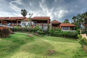 En have udenfor Seraya Cove Estate managed by Manara