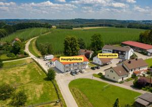 an aerial view of a small village with a farm at Holledau-Apartments - FeWo bis 5 Pers - getrennte Betten möglich - Vollausstattung - 24h Checkin - wöchentl Reinigung u Wäschewechsel - Waschmaschine u Trockner - WLAN - Minibar - XXL Parkplätze - Garten - ruhige Lage in Osterwaal +51 photos