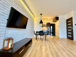 Et tv og/eller underholdning på EASY RENT Apartments- Laurowa 20 24h CHECK IN