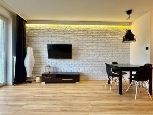 Et tv og/eller underholdning på EASY RENT Apartments- Laurowa 20 24h CHECK IN