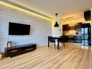 Køkken eller tekøkken på EASY RENT Apartments- Laurowa 20 24h CHECK IN