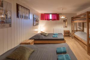 Ένα ή περισσότερα κρεβάτια σε δωμάτιο στο Morillon - Appt Familial 6pers