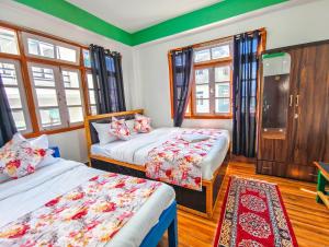 Postel nebo postele na pokoji v ubytování Lachung Comfotel by Rare Himalayas + 7 fotografií