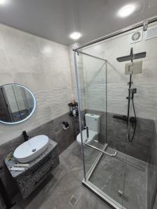 Koupelna v ubytování Guest House + 19 fotografií