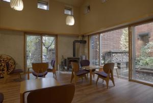 Posezení v ubytování 奥日光湯元温泉ゆの森