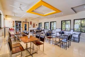 Χώρος καθιστικού στο Collection O Ajara Amboli Ghat Formerly Hotel Paradise