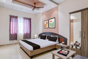 Ένα ή περισσότερα κρεβάτια σε δωμάτιο στο Collection O Ajara Amboli Ghat Formerly Hotel Paradise