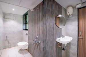 Ένα μπάνιο στο Collection O Ajara Amboli Ghat Formerly Hotel Paradise