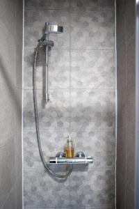 Et badeværelse på Park House By Cliftonvalley Apartments