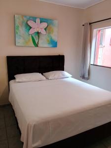 En eller flere senge i et værelse på Colonial House + 22 billeder