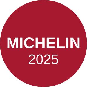un círculo rojo con el texto michelin en Penzion Tlustá kachna, en Chrudim