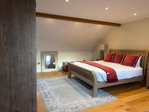 En eller flere senge i et værelse på Rosehaven House at Pudleston Court + 11 billeder