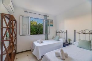 Postel nebo postele na pokoji v ubytování Villa Joel - Casa con piscina cerca de la playa + 24 fotografií