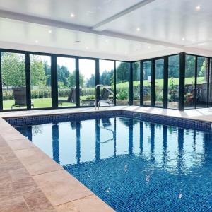 Swimmingpoolen hos eller tæt på Rosehaven House at Pudleston Court